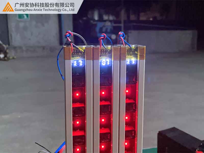 多頻道光幕在地鐵安全門的應用案例.jpg